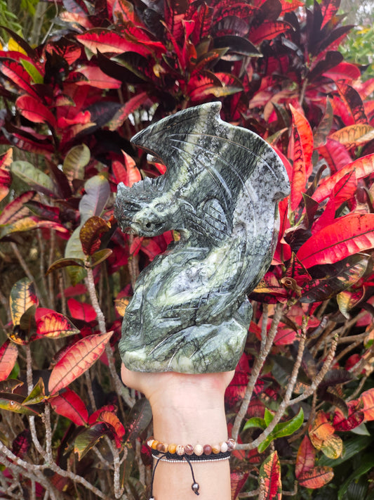 Green Xiuyan Jade Crystal Dragon Carving