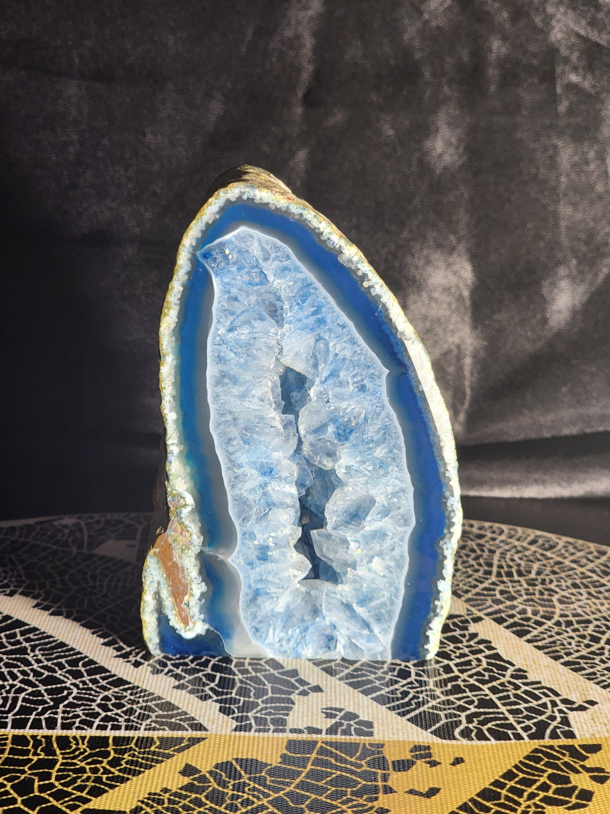 Crystals Blue Agate Geode Cave 461g