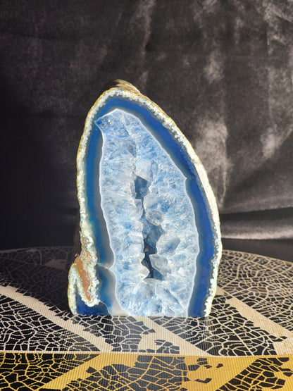 Crystals Blue Agate Geode Cave 461g