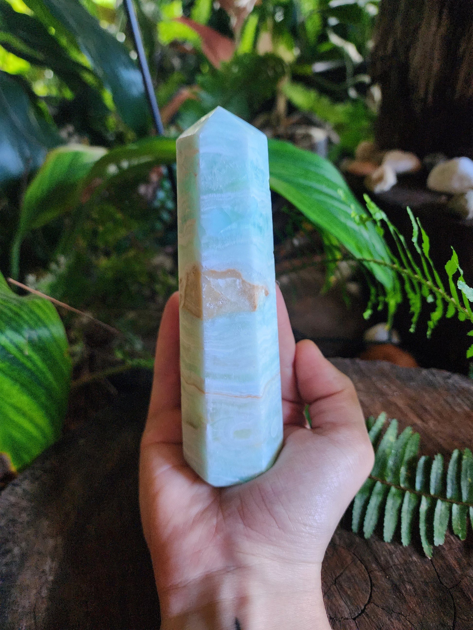 Crystals Caribbean Calcite Tower Point 312g