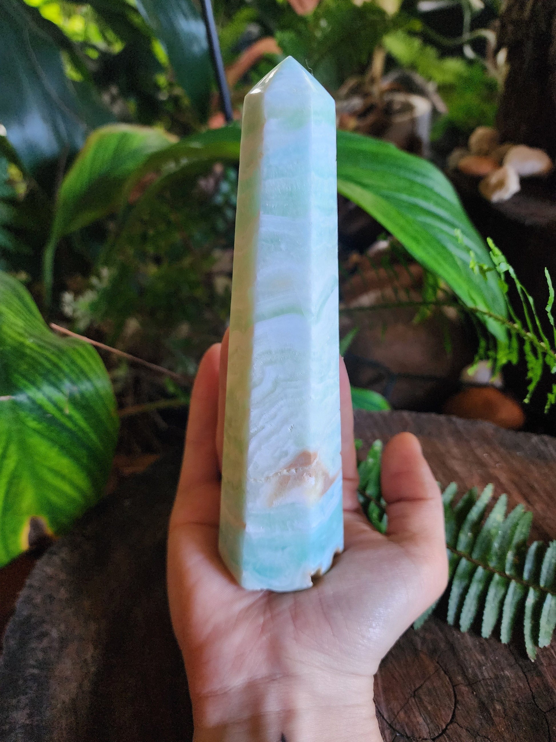 Crystals Caribbean Calcite Tower Point 335g