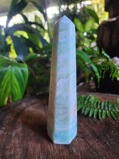 Crystals Caribbean Calcite Tower Point 335g