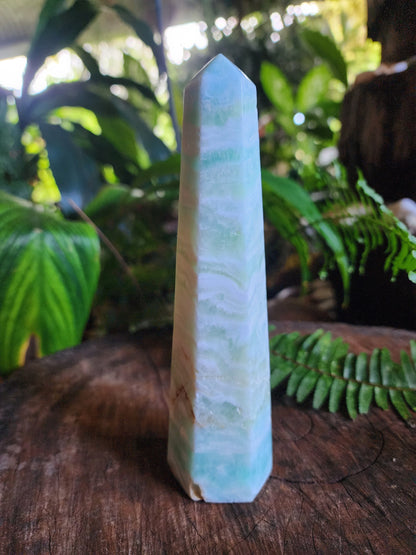 Crystals Caribbean Calcite Tower Point 335g