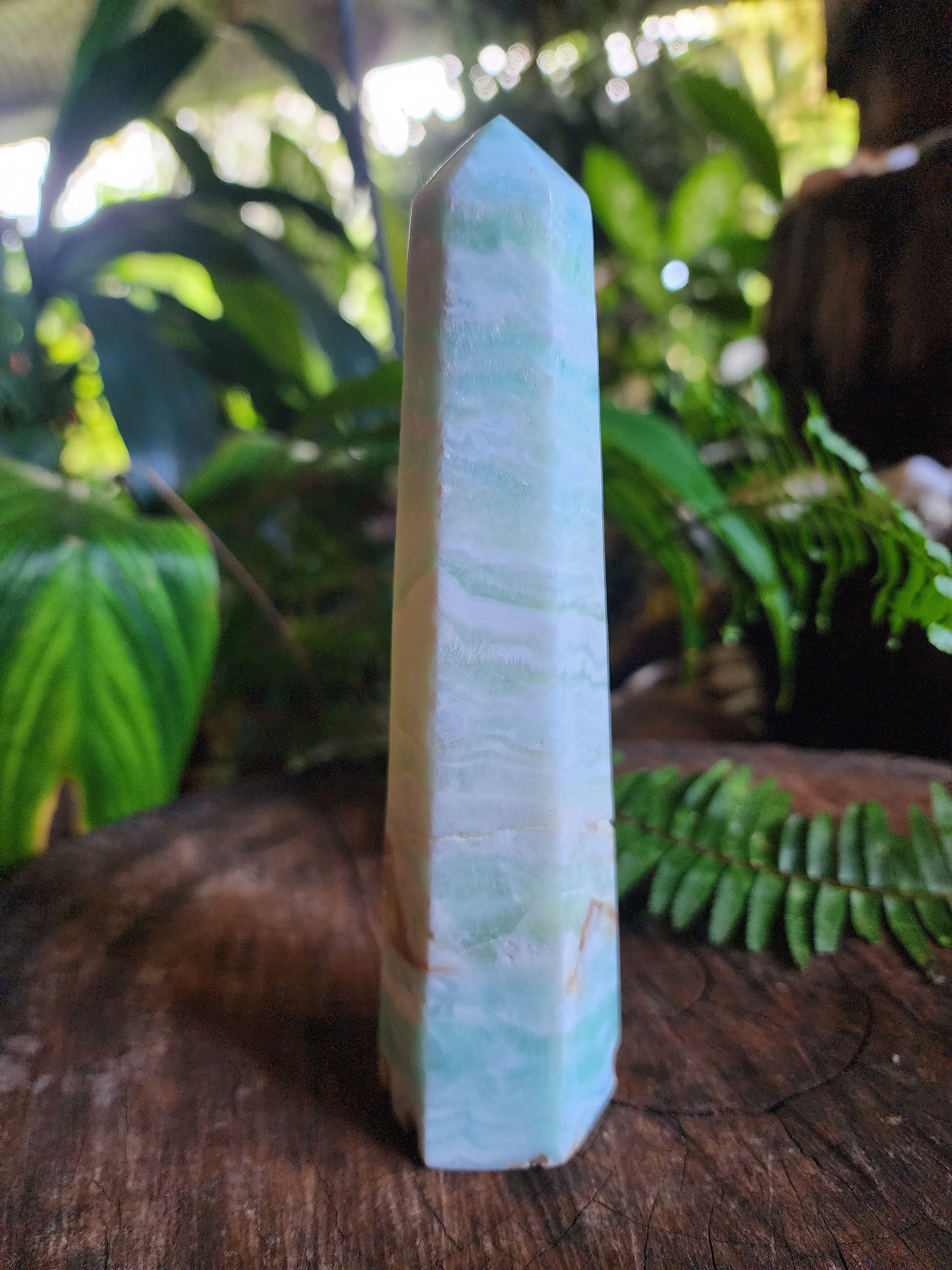 Crystals Caribbean Calcite Tower Point 335g