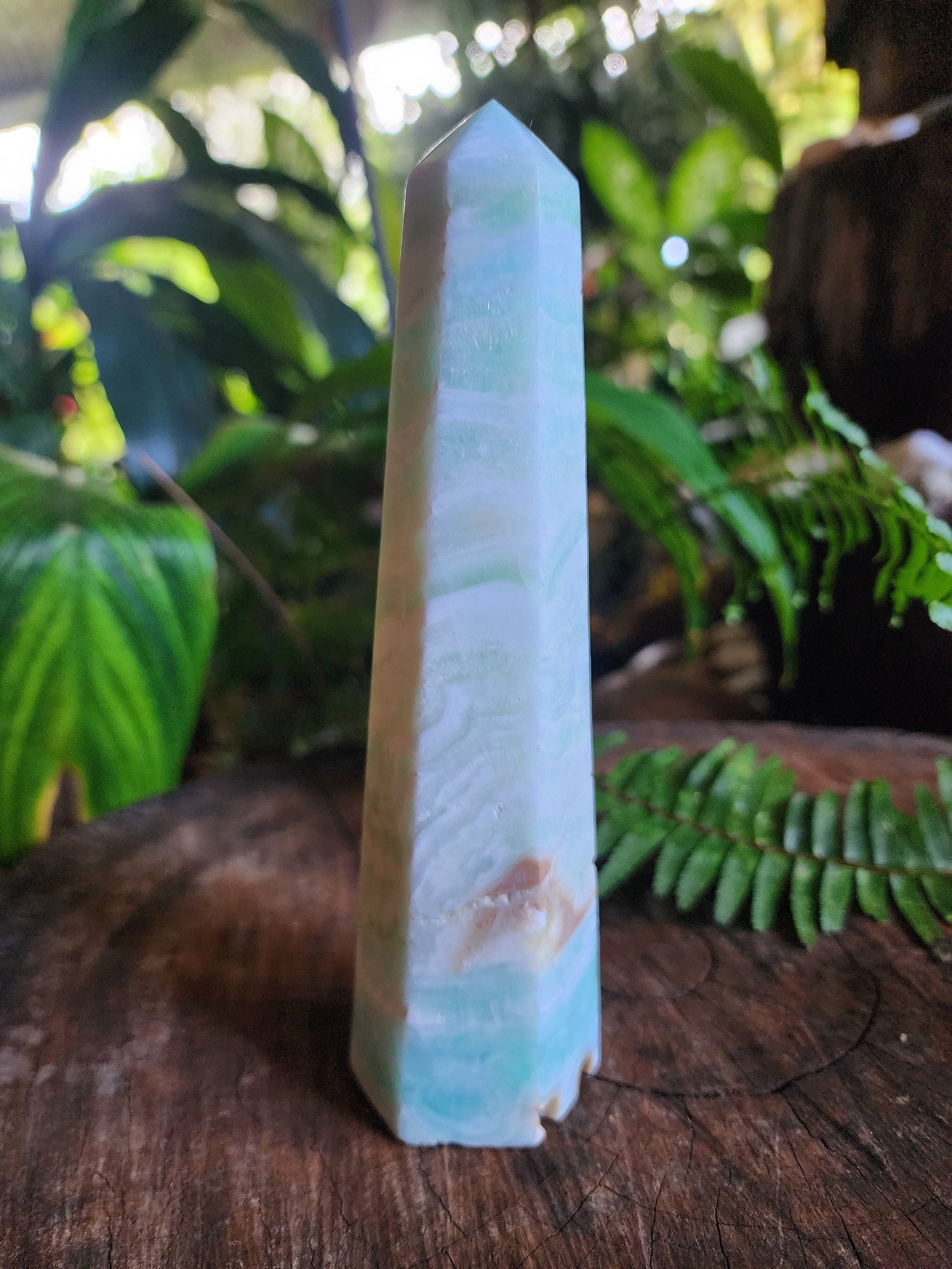 Crystals Caribbean Calcite Tower Point 335g