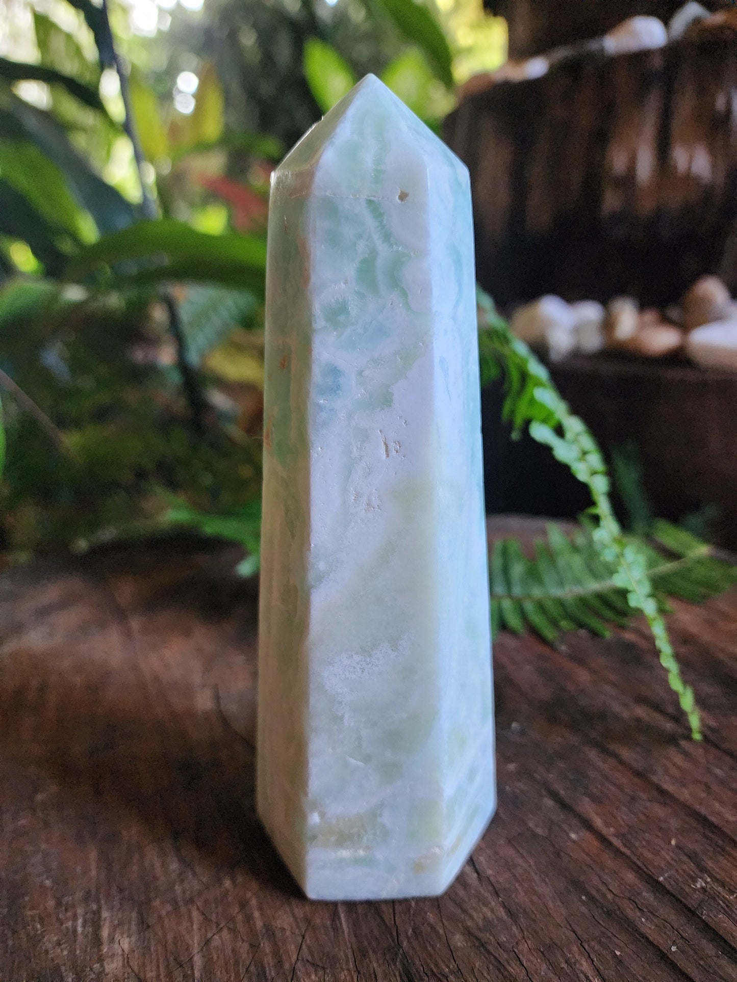 Crystals Caribbean Calcite Tower Point 500g