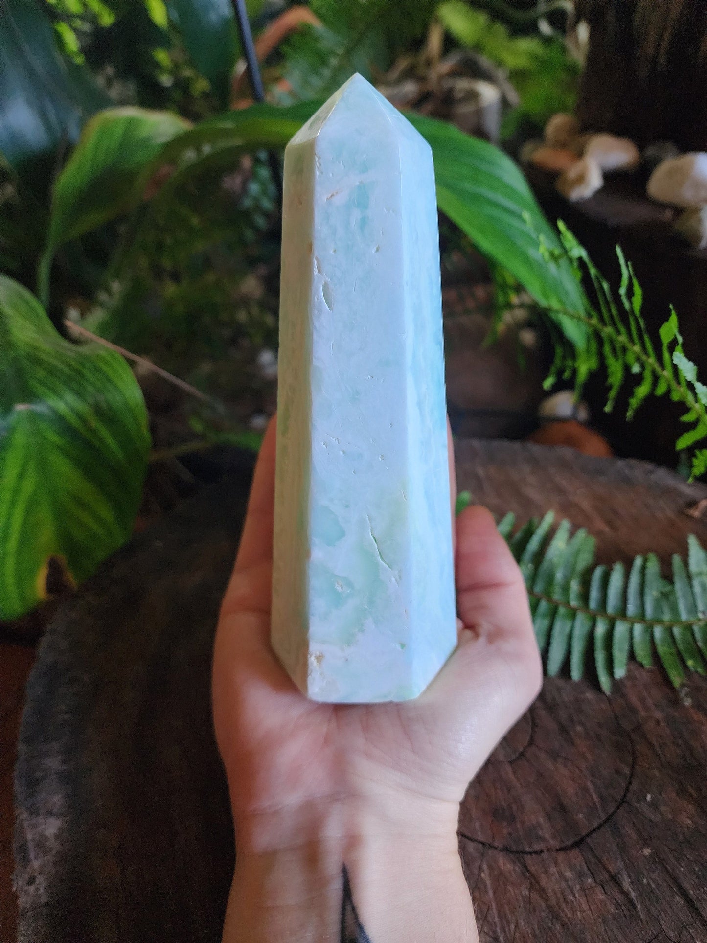 Crystals Caribbean Calcite Tower Point 500g