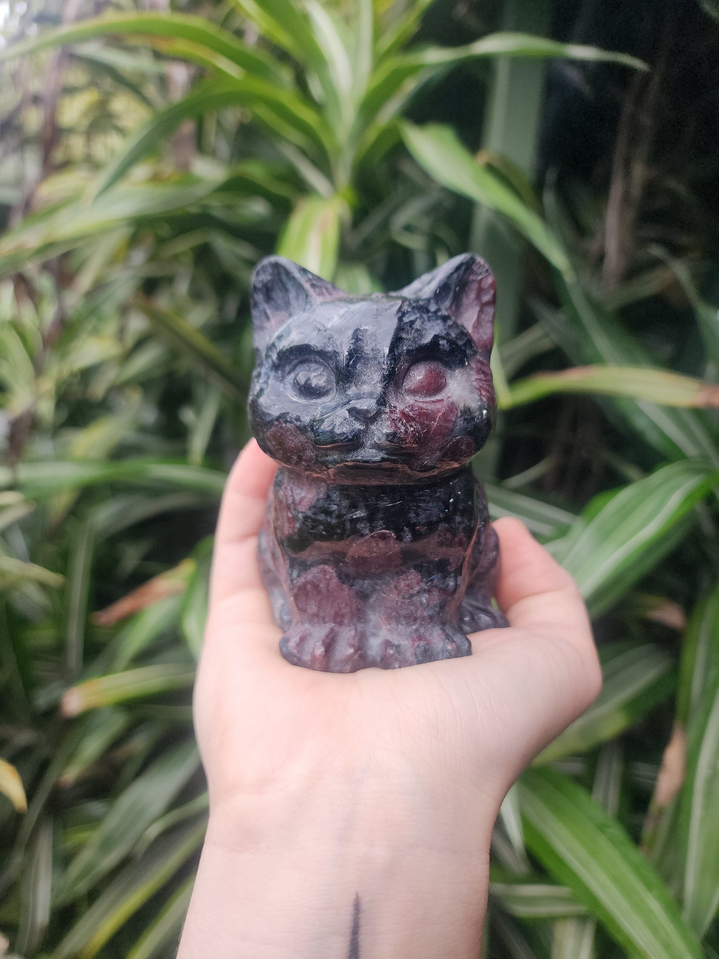 Carving Garnet Cat Carving