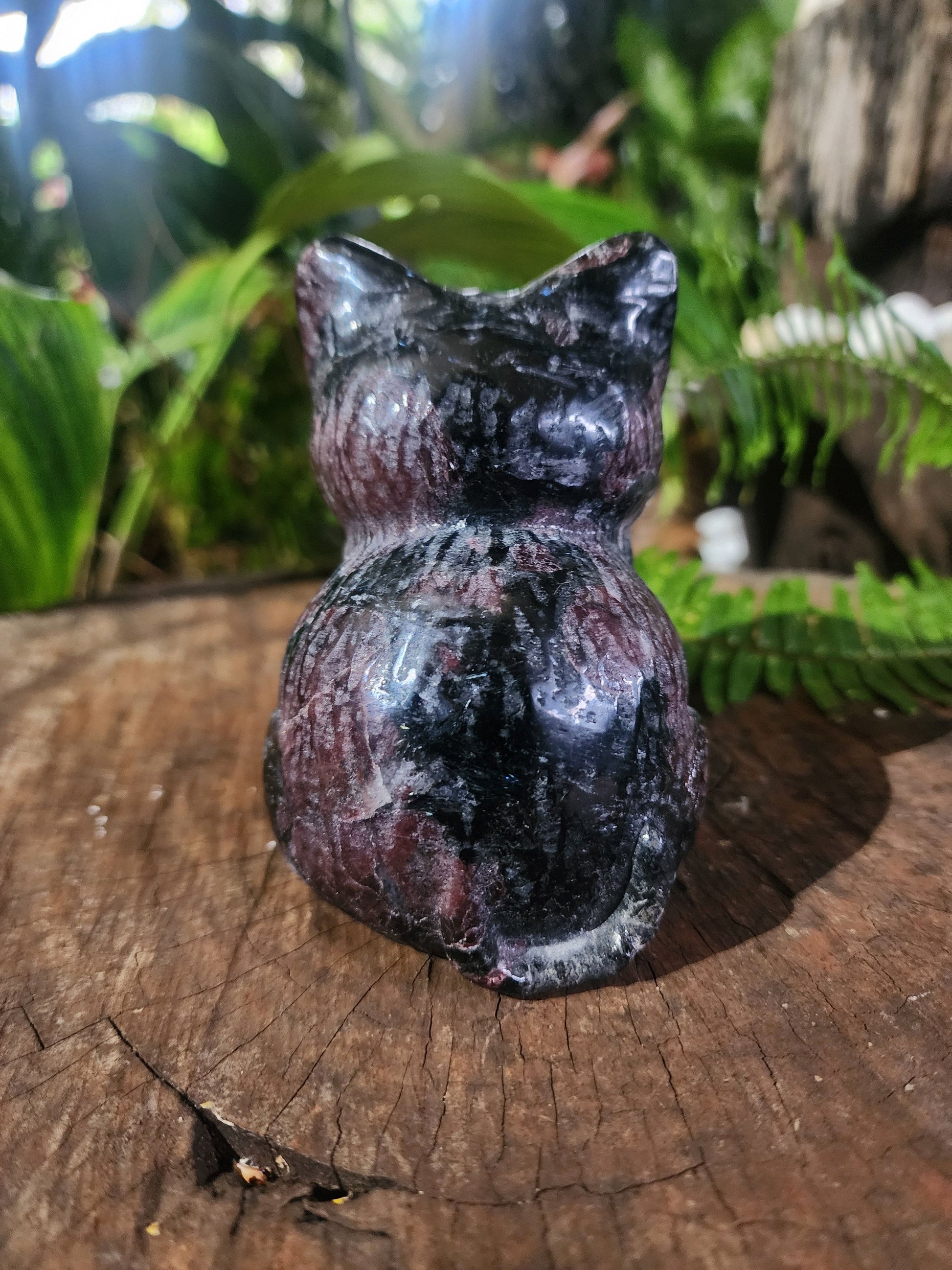 Carving Garnet Cat Carving
