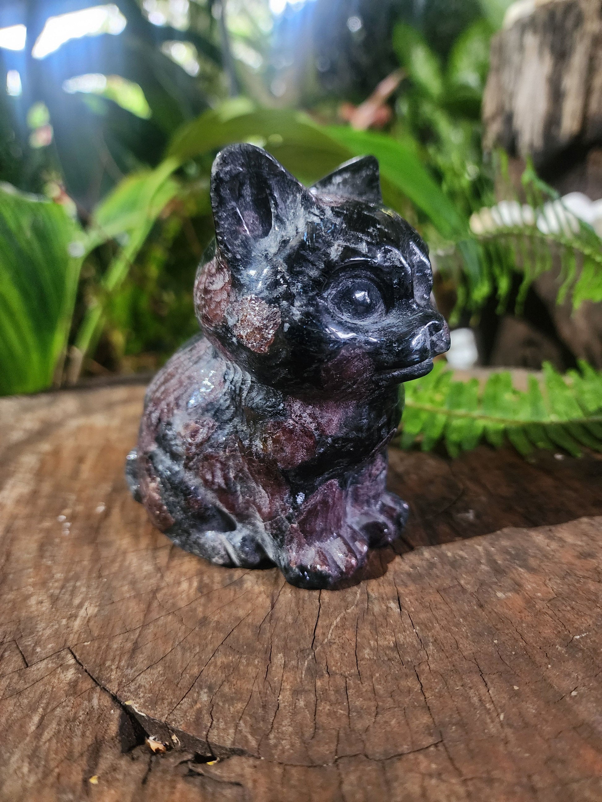 Carving Garnet Cat Carving