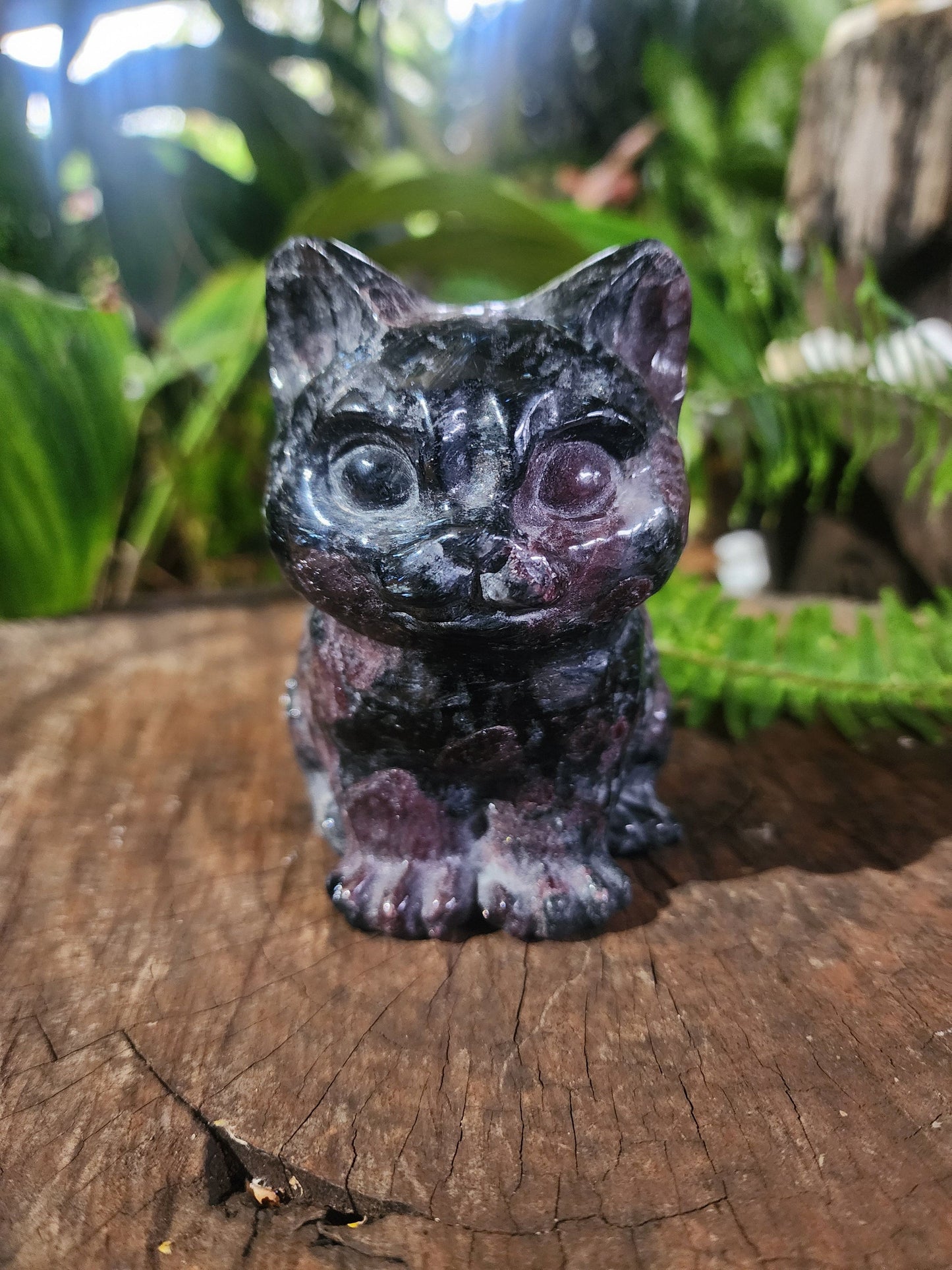 Carving Garnet Cat Carving