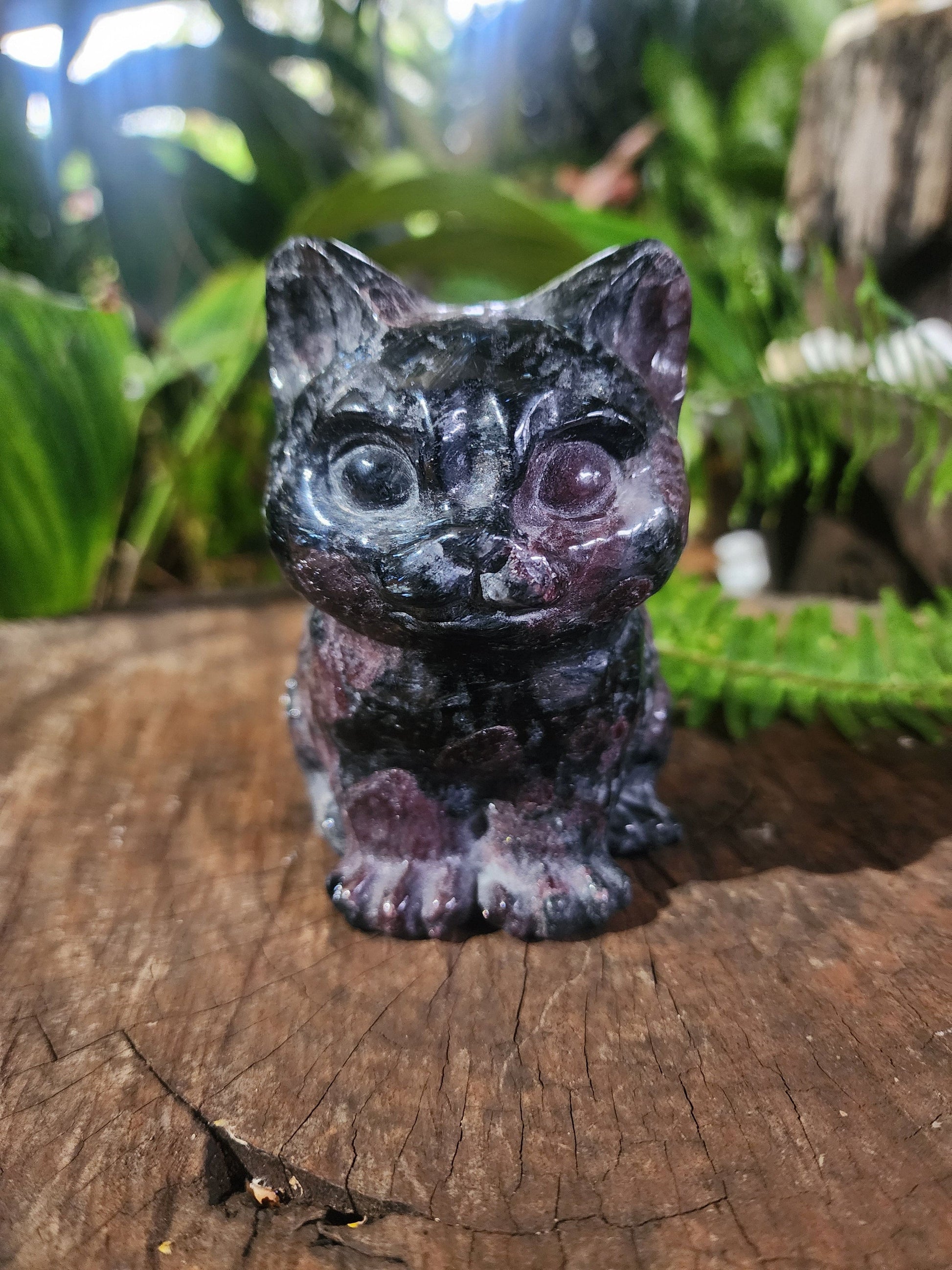 Carving Garnet Cat Carving