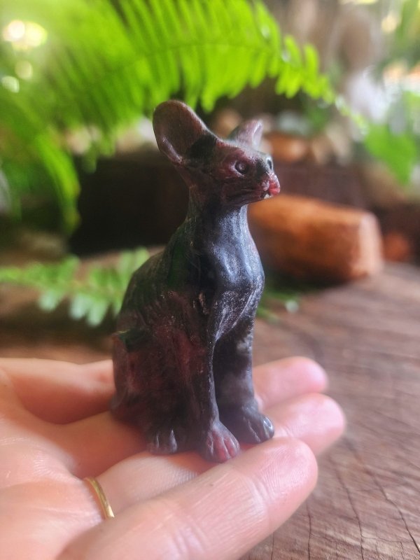 Garnet Sphynx Cat Carving - Carving Australia
