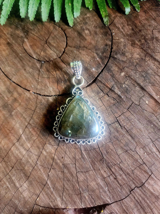 Crystals Labradorite Pendant Necklace With Chain