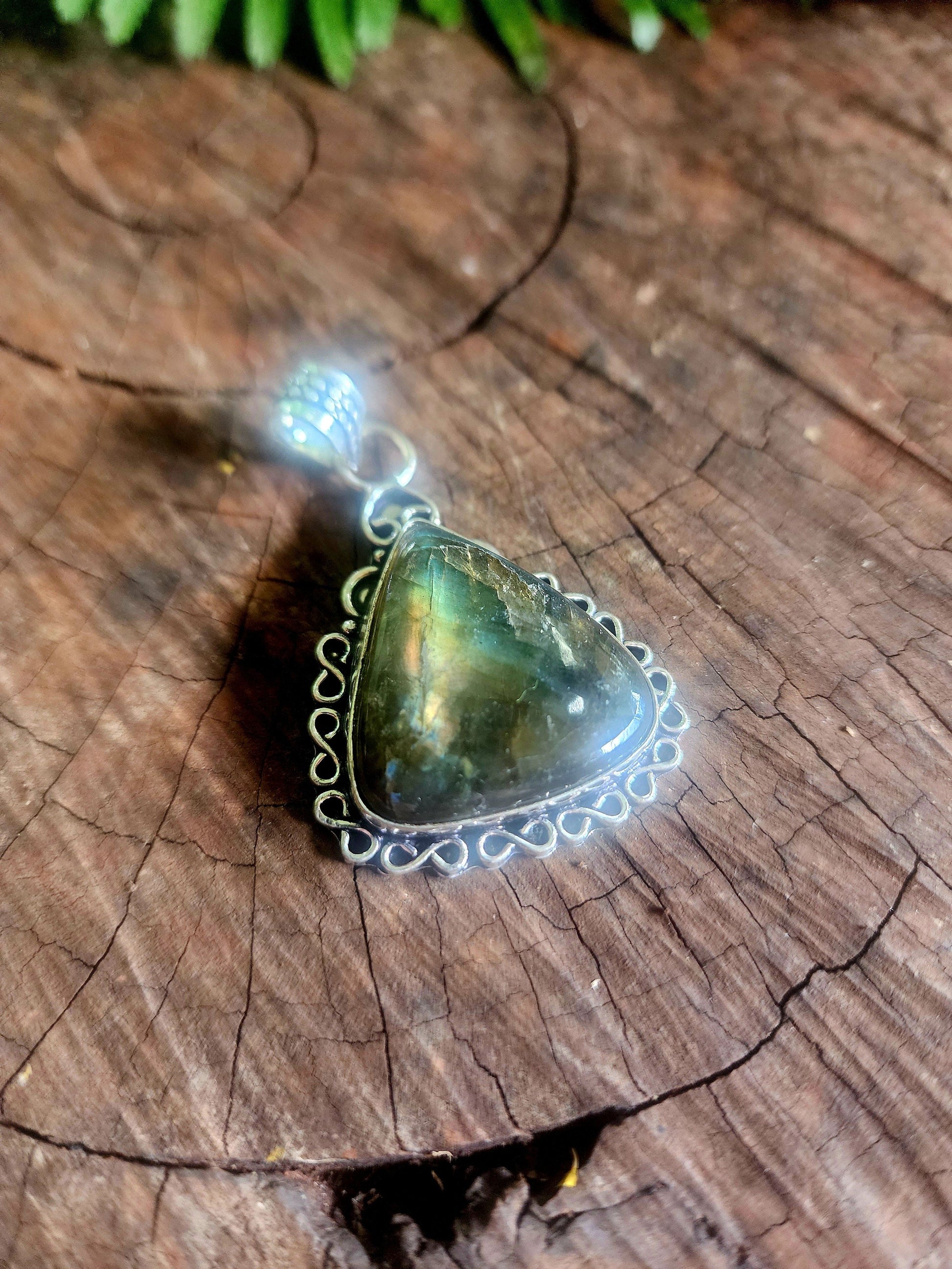 Crystals Labradorite Pendant Necklace With Chain Australia