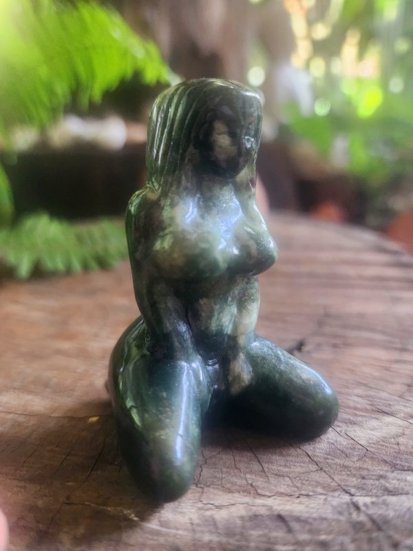 Xiuyan Jade Woman Carving - Carving Australia