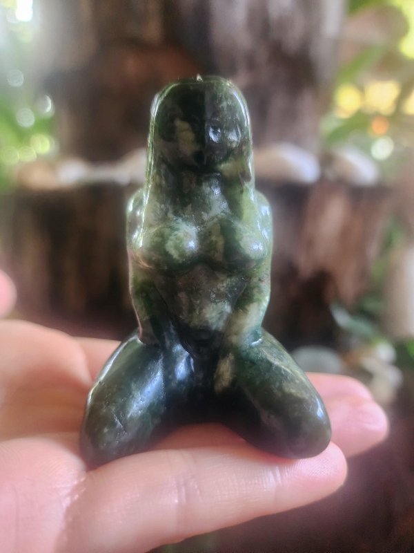 Xiuyan Jade Woman Carving - Carving Australia